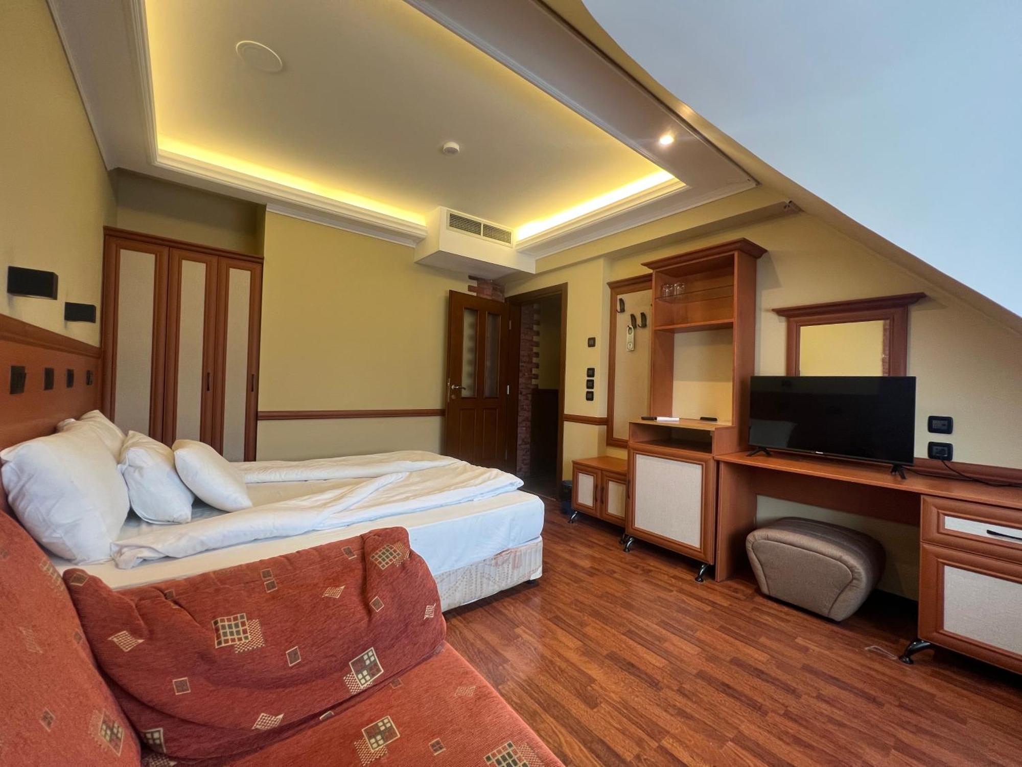 California Hotel, Sofia